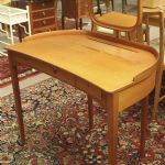 764 1388 DRESSING TABLE
